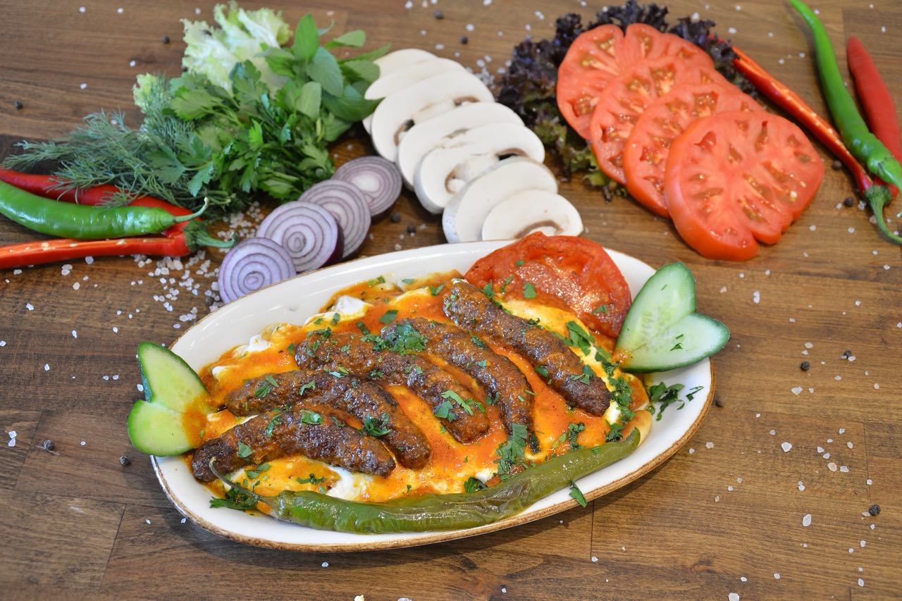 Yoğurtlu Soslu Köfte